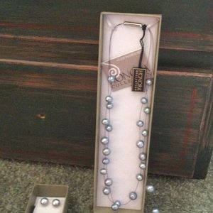 Freshwater cultured pearl necklace and earrings